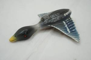 lot 519 image: Flying Loon 8.5 long 8 wide