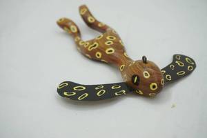 lot 520 image: Wooden Decoy Frog Type 8