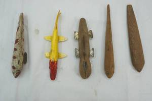 lot 522 image: Vintage Decoy Pieces & Lures