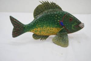lot 523 image: Vintage 85 Folk Art Crappie