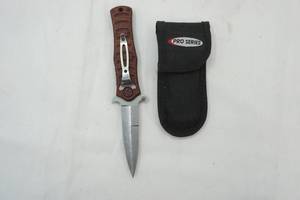 lot 532 image: NEW 3.5 folding knife and Pro Series Case