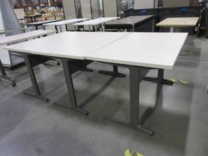 lot 219 image: HERMAN  MILLER INDIVIDUAL WORK TABLE