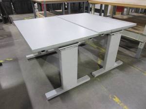 lot 221 image: BOSTON TEC, HEIGHT ADJUSTABLE WORK STATION