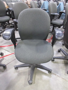 lot 250 image: HERMAN MILLER TASK CHAIRS