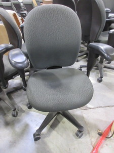 lot 252 image: HERMAN MILLER TASK CHAIRS