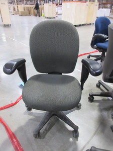 lot 253 image: HERMAN  MILLER TASK CHAIRS