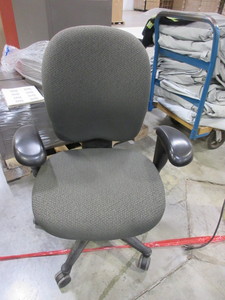 lot 254 image: HERMAN MILLER TASK CHAIRS
