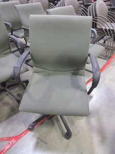 lot 257 image: STEELCASE PROTEGE ROLLING CONFERENCE CHAIRS