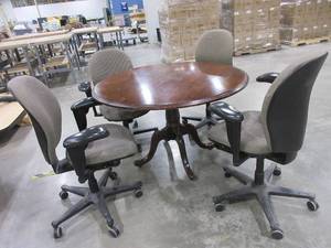 lot 268 image: CONFERENCE TABLE WITH ROLLING OFFICE CHAIRS