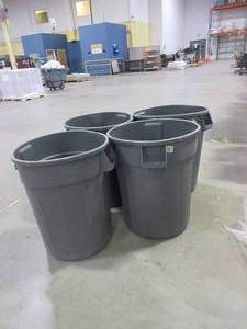 lot 112 image: CONTINENTAL 32 GALLON TRASH BINS