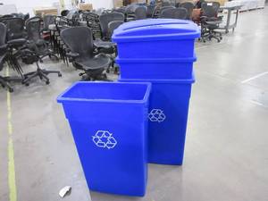 lot 117 image: CONTINENTAL, 23 GALLON, WALL HUGGER RECYCLE BINS WITH LIDS