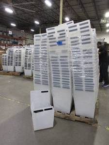 lot 132 image: USED PLASTIC TOTES