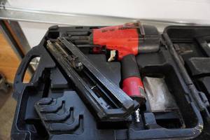 lot 29 image: Grip Rite Model GRSB1S0 Pneumatic Single Blow Joist Nail Gun With Case