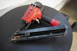 lot 30 image: Grip Rite Model GRSB1S0 Pneumatic Single Blow Joist Nail Gun