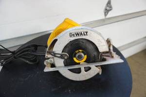 lot 43 image: DeWalt Model DWE575 Power Circular Saw