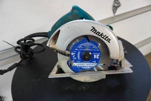 lot 39 image: Mikita Model 5007N Power Circular Saw