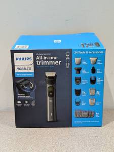 lot 31 image: PHILIPS NORELCO ULTIMATE PRECISION ALL-IN-ONE TRIMMER