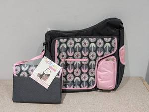 lot 43 image: BRAND NEW BABYBOOM FLORAL MULTI-POCKET 2PC. SET