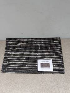 lot 107 image: NEW CALVIN KLEIN ACCENT RUG W NON-SKID BACKING 30x45