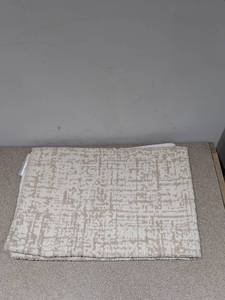 lot 108 image: NEW CALVIN KLEIN ACCENT RUG W NON-SKID BACKING 30x45