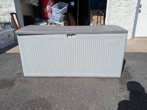 SUNCAST 160 GALLON WATER RESISTANT DECK BOX