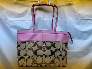 lot 7 image: Coach Signature Collection Pink Tote Handbag Pink & Wallet