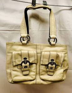 lot 11 image: Coach Soho White Leather Double Buckle