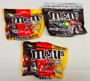 lot 58 image: 3x m&m Sharing Size-classic mix & plain