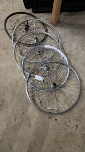 lot 124 image: Set of 5 Bicycle Wheels 700c and 27 with Mixed Rims