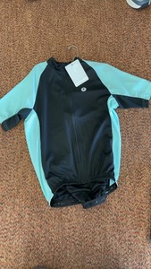 lot 595 image: Medium Aerous Cycling Jersey with Quick-Dry Fabric