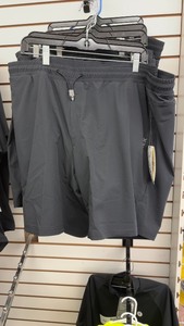 lot 607 image: XL Mens Quantum Fitness Shorts in Black