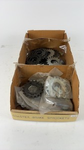 lot 664 image: Box of Assorted Bicycle Cogs and Sprockets
