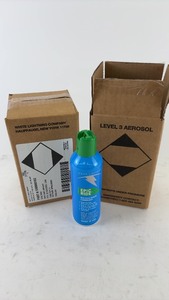 lot 699 image: Set of 8 White Lightning Epic Ride Bicycle Chain Lubricant Aerosol Cans