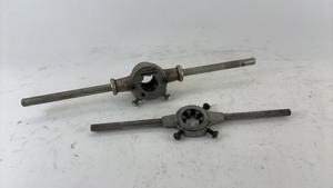 lot 725 image: Set of 2 Steerer Tube Threaders by HOZAN