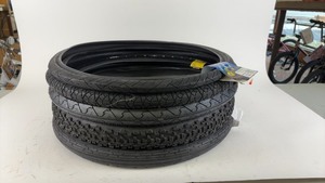lot 199 image: Set of 5 Bicycle Tires Including Panaracer and Maxxis Ardent