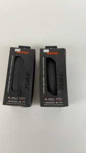 lot 213 image: Set of 2 Maxxis Re-Fuse 700x32C Tubeless Road Tires