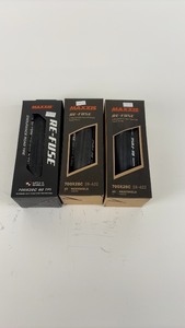 lot 214 image: Set of 3 Maxxis Re-Fuse Endurance Road Tires