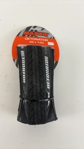 lot 225 image: Maxxis Detonator 26 x 1.50 Road Bike Tire