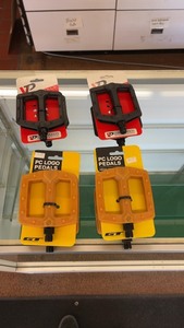 lot 287 image: Set of 4 GT Bicycle Pedals - Black & Tan Colors