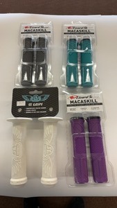 lot 345 image: Collection of 4 Bicycle Handlebar Grips - Lizard Skins & SE Grips