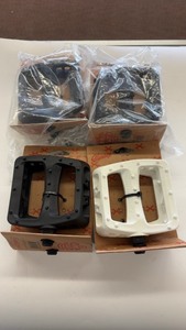 lot 362 image: Set of 4 Odyssey Twisted PC Bicycle Pedals, 916 Black and White