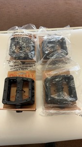 lot 363 image: Set of 4 Odyssey Twisted PC 916 Bike Pedals