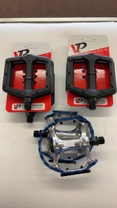 lot 364 image: Set of New VP Components Grind 916 Inch Bicycle Pedals with Extra Pair