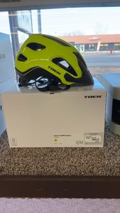 lot 383 image: Trek Solstice MIPS Helmet SM