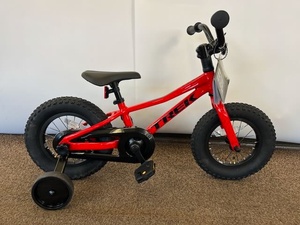 lot 22 image: Trek Precaliber 12 Kids Bicycle with Training Wheels - NEW - $279 MSRP