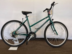 lot 45 image: Schwinn Mountain Bike with 26-inch Wheels