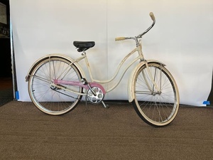 lot 47 image: Vintage Schwinn Co-Ed Cruiser Bicycle with Pink Details