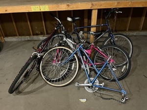 lot 69 image: Lot of 4 Bicycles for Repair