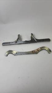 lot 357 image: Schwinn Handlebar Gauge and Cog Tool Set
