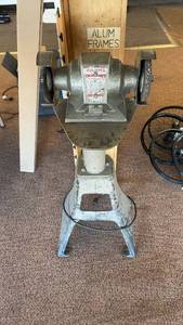lot 6 image: Wissota Grinder on Stand